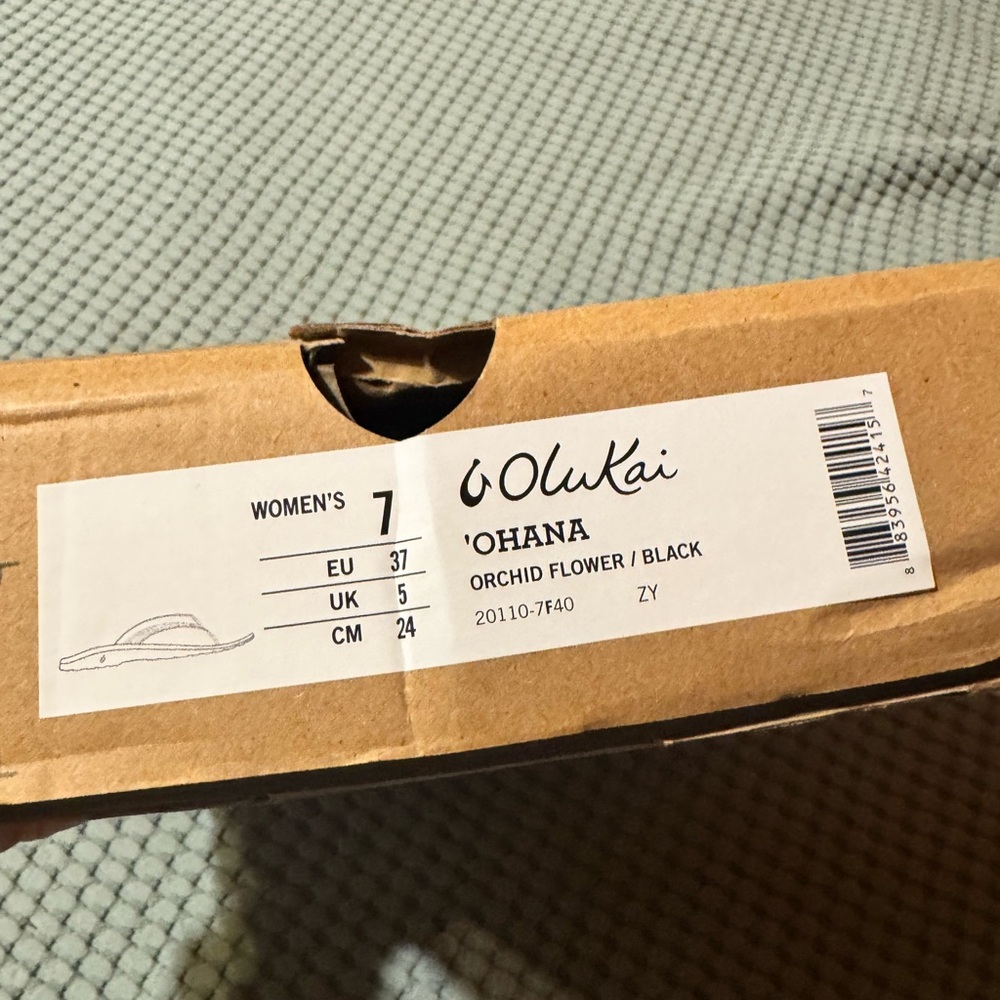 OluKai Women's Ohana Sandals - Orchid Flower and Black